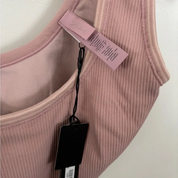 SKIMS x NIKE Himalayan Pink Ribbed Seamless Scoop Sports Bra - Picture 5 of 6